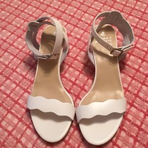 Brooks Brothers White Sandals